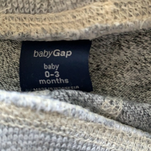 Baby GAP set of pants and shirt - Picture 5 of 5